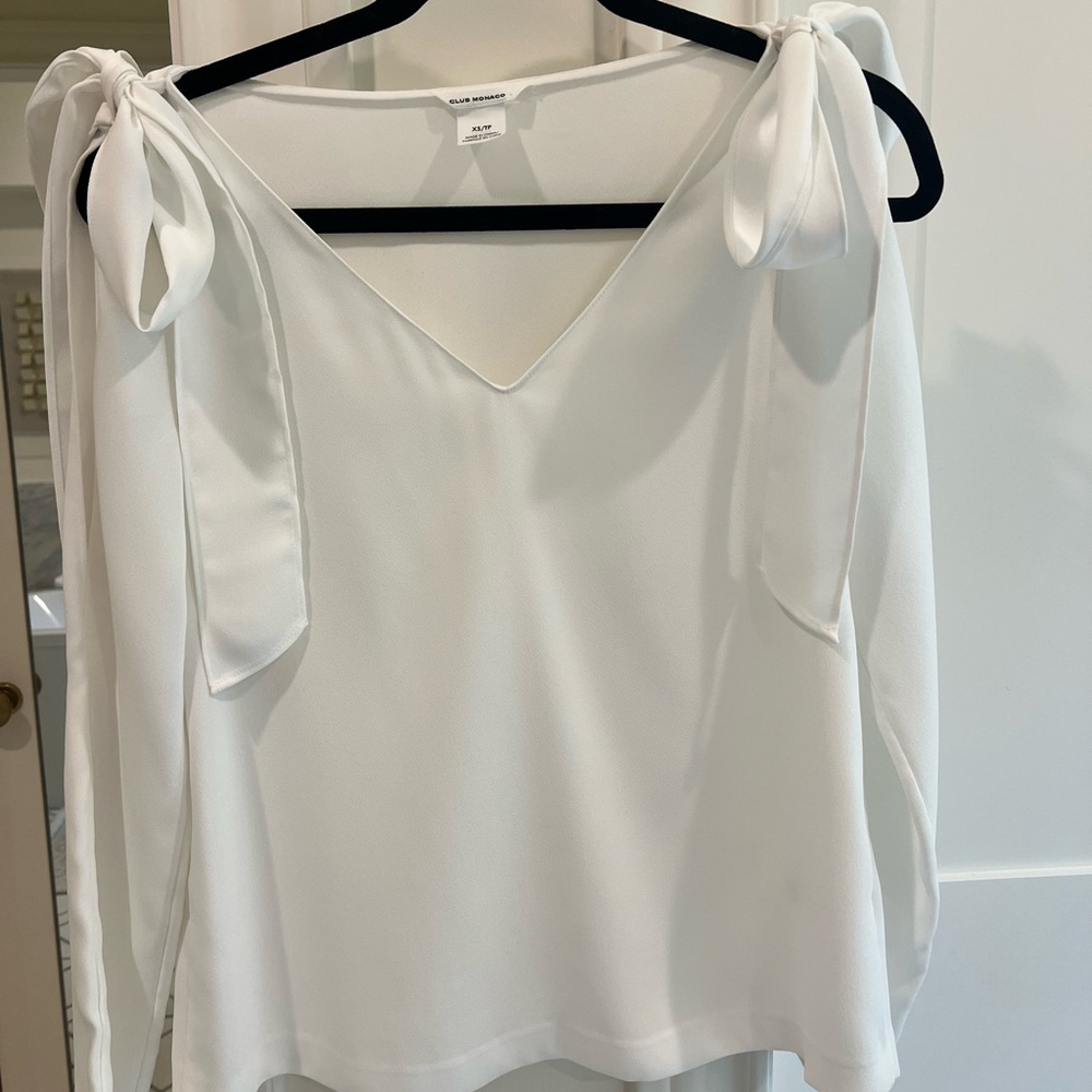 Club Monaco Elegant White Long Sleeve Bow Detail Blouse